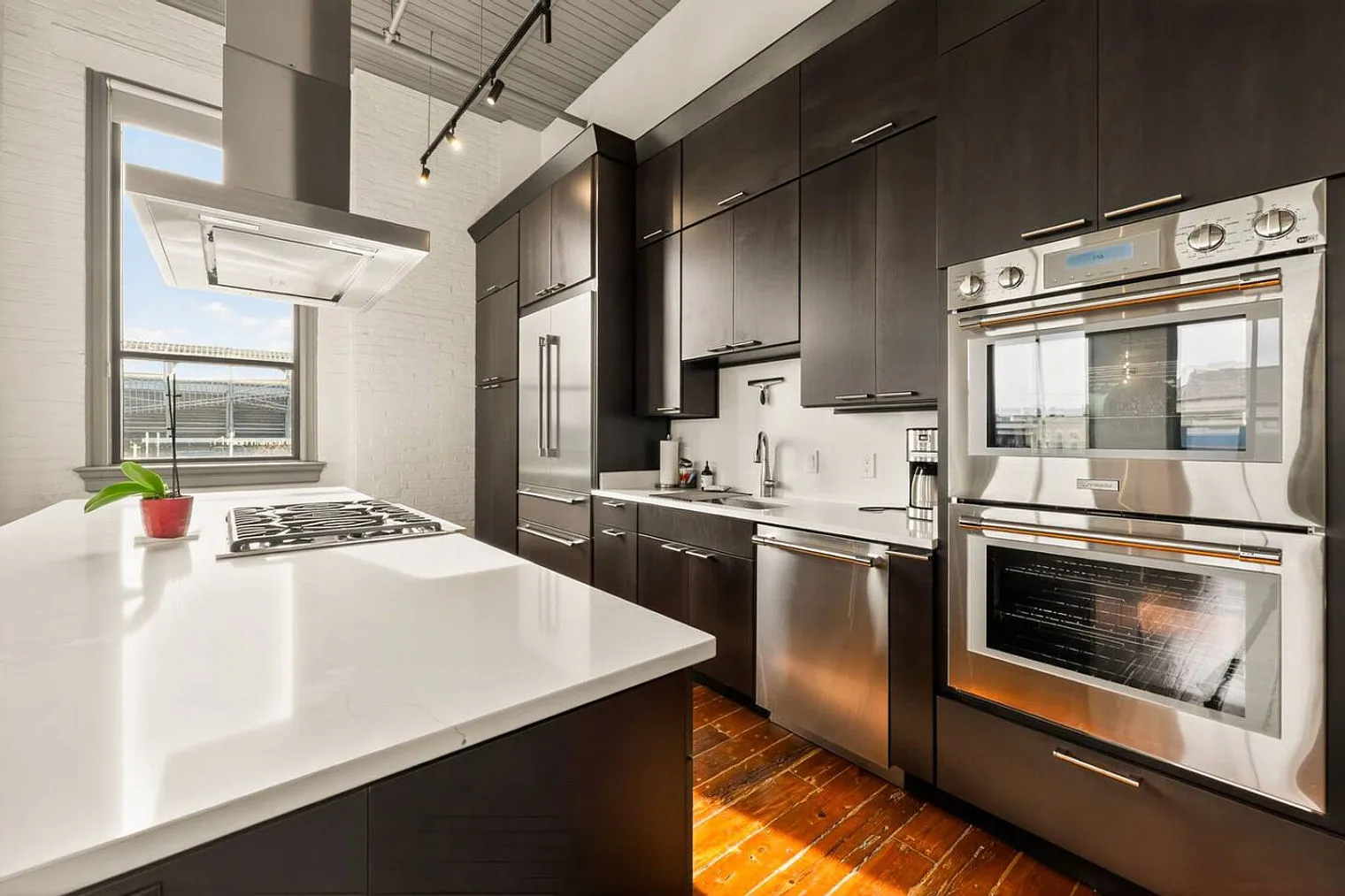 3 bed, 2.0 bath, 2852 sqft, $8,745 — Photo 3