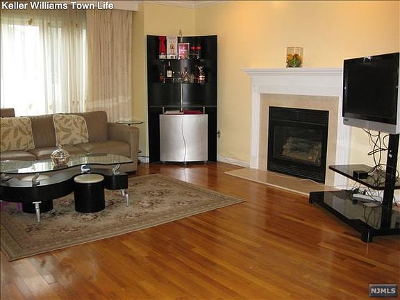 5th image of 1646 Federspiel St #1646