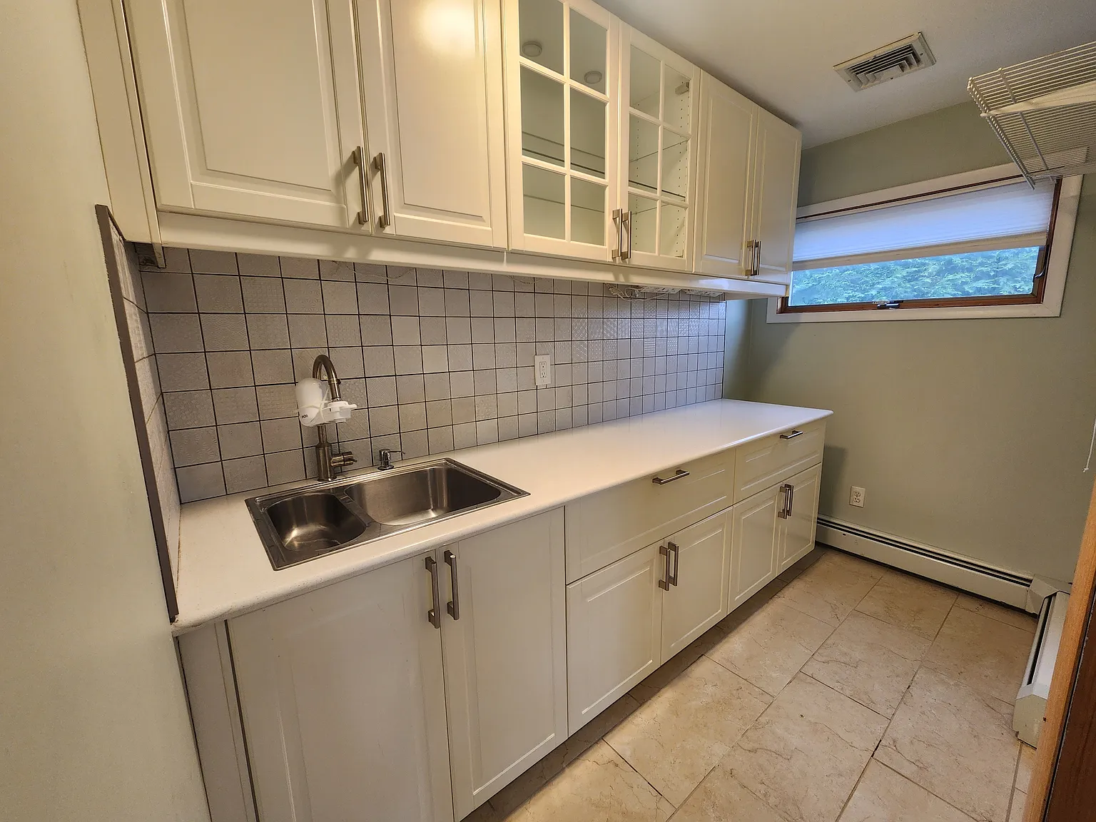 4 bed, 3.5 bath, 2023 sqft, $5,500 — Photo 2