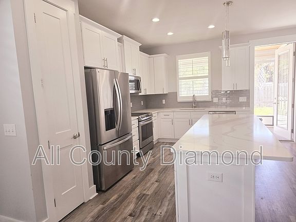 5th image of 8425 Warner Pl