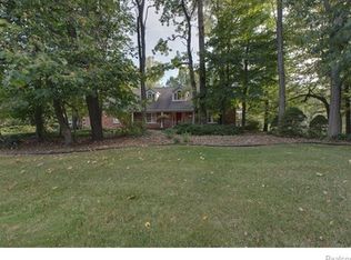 7035 Ten Hill Rd, West Bloomfield, MI 48322