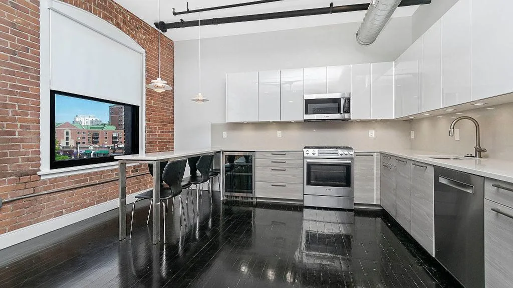 2 bed, 1065 sqft, $3,950 — Photo 3