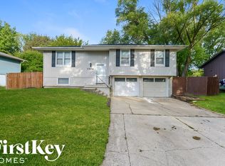 1504 SE 16th Pl, Oak Grove, MO 64075