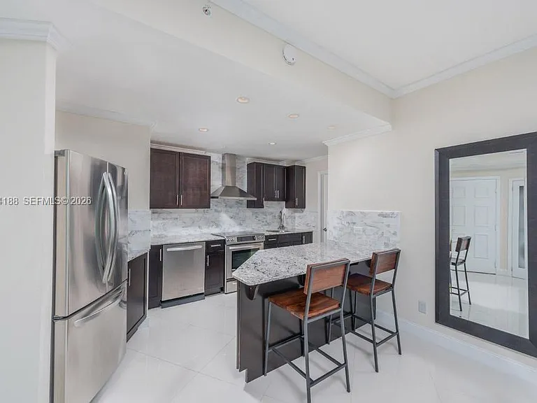 300 S Pointe Dr #706 — Photo 6