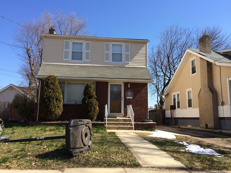 1st image of 1810 W River Dr