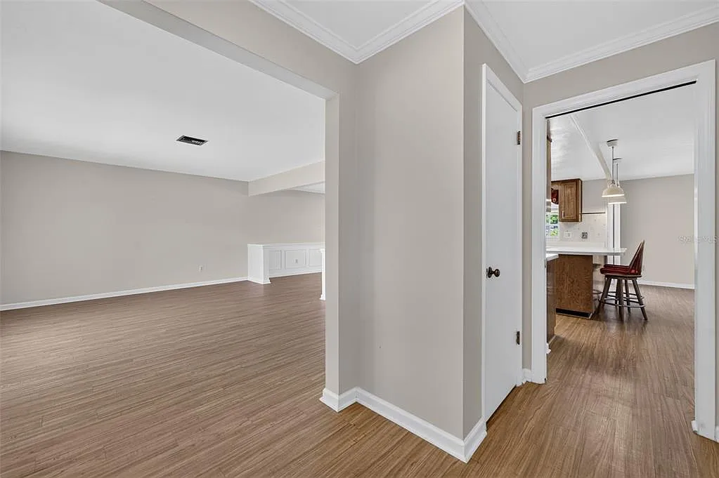 3 bed, 2.0 bath, 1696 sqft, $2,200 — Photo 3