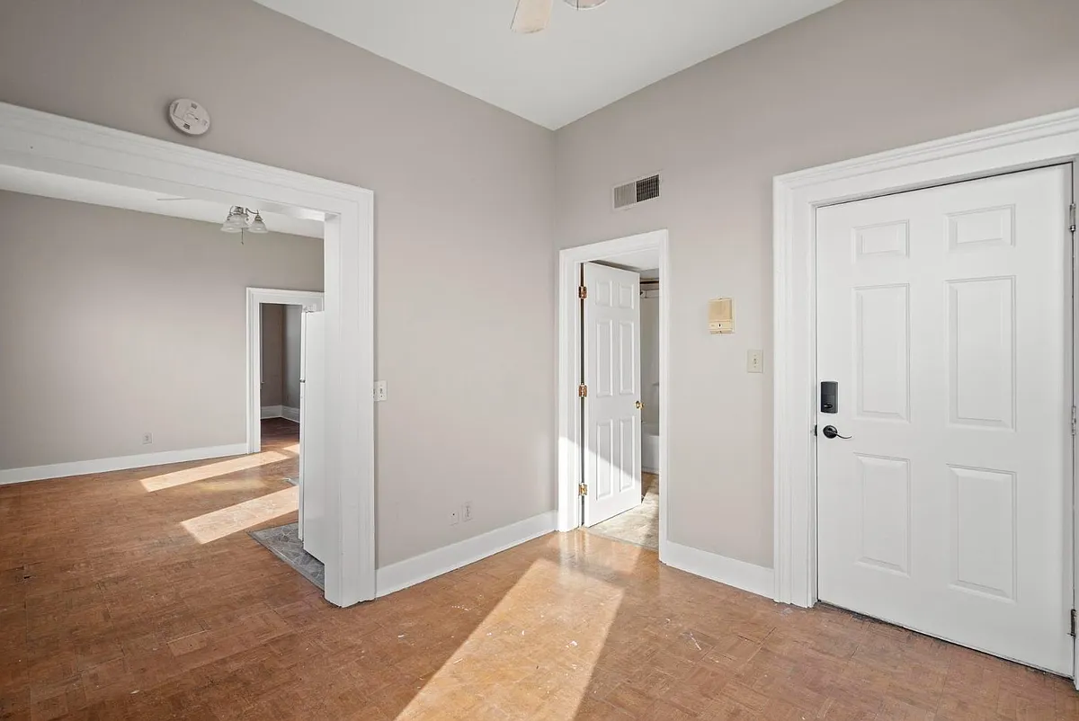 Unit Photo - 930 Isabella St #2