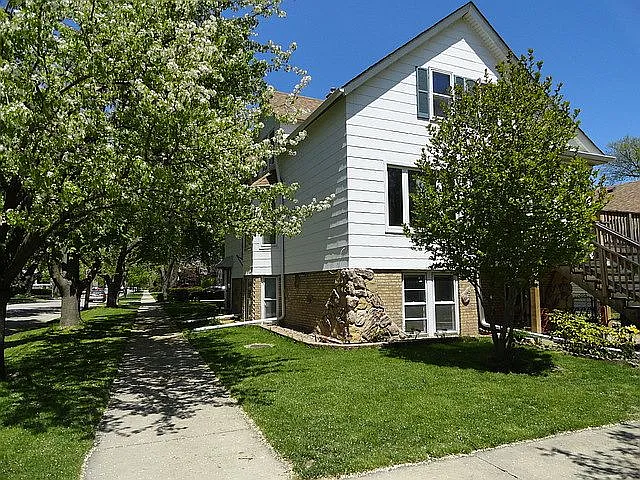 1 bed, $2,000 — Photo 1