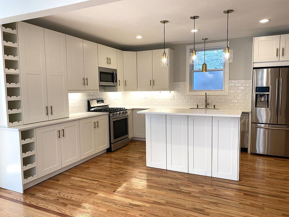 1st image of 4055 W Barry Ave #1