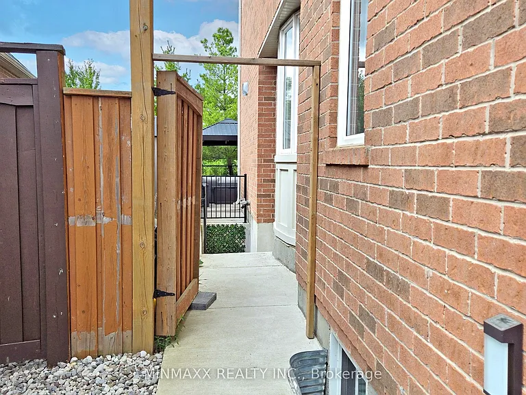 419 Wettlaufer Ter — Photo 43
