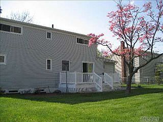 4th image of 19 Surrey Ln