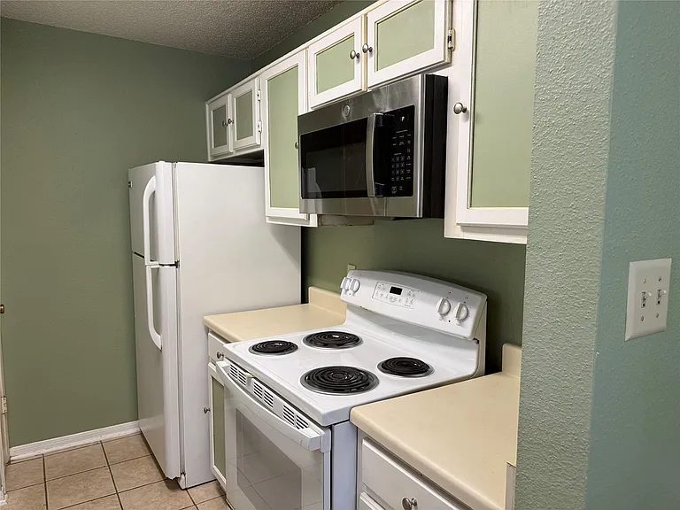2121 Hepburn St #1102 — Photo 11