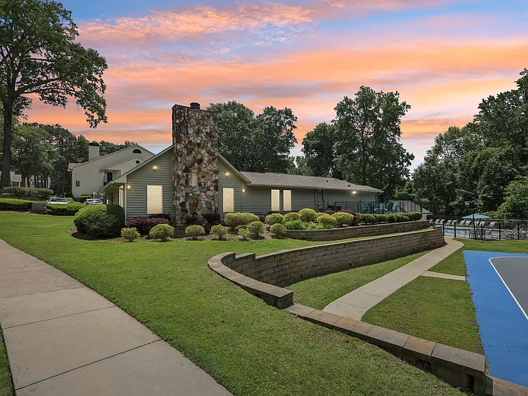 Gwinnett Square — Photo 20