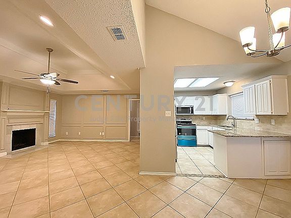 4th image of 3704 Fairhaven Dr