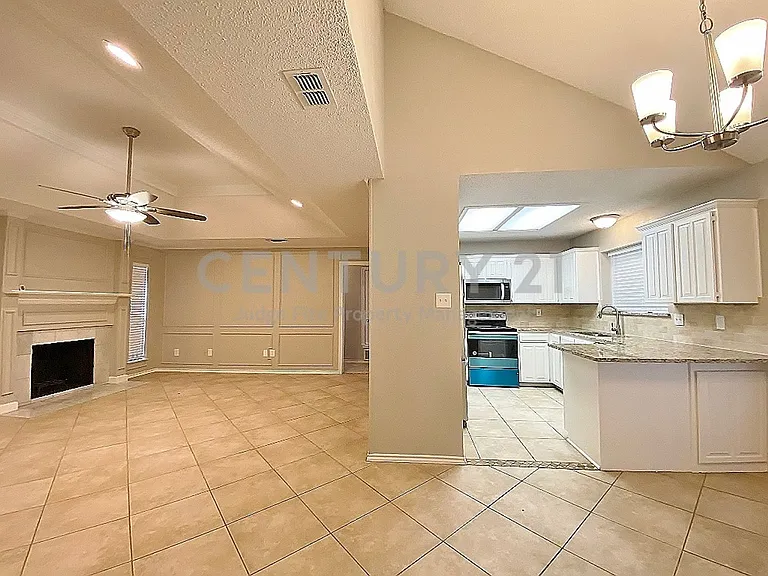 3704 Fairhaven Dr — Photo 4