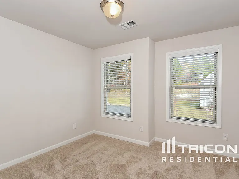 221 Ireland Ln — Photo 12