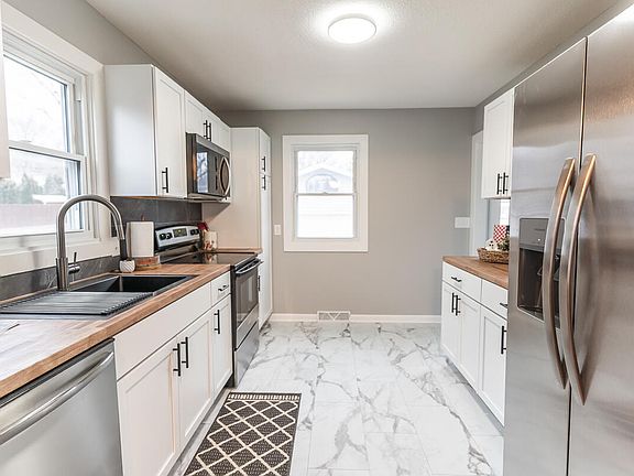 5th image of 407 N Myrtle St
