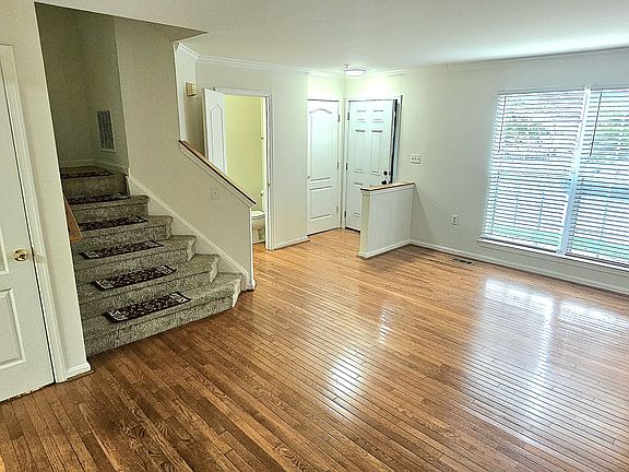 4th image of 44 Bensmill Ct
