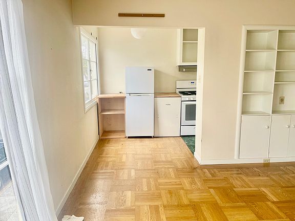 4th image of 500 Eugenia Ave