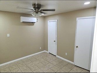 Room with 2 closets