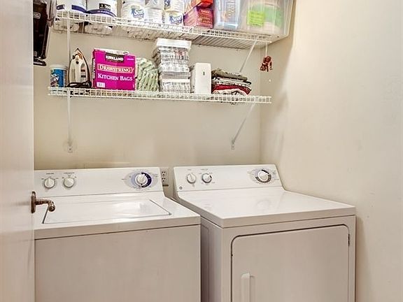 5th image of 215 Park Pl APT 3