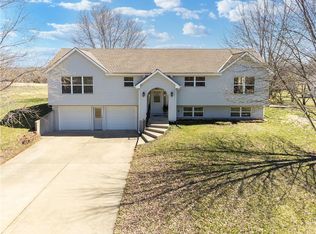 411 N Bynum Rd, Lone Jack, MO 64070