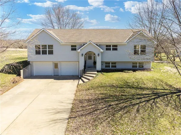 411 N Bynum Rd, Lone Jack, MO 64070