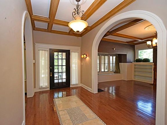 4th image of 4004 Beechwood Ave