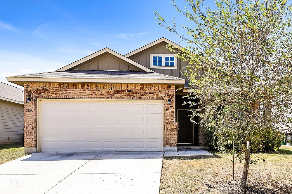 3 bed, 2.0 bath, 1600 sqft, $1,670 — Photo 1