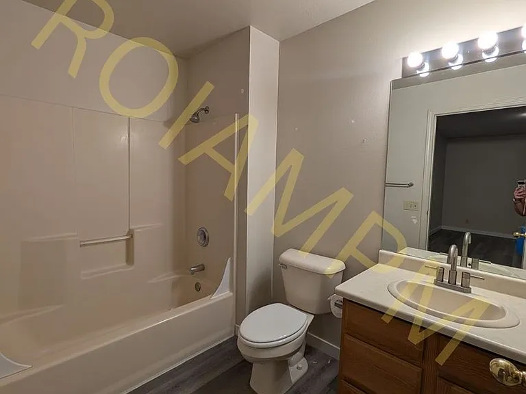 682 Quincy St — Photo 7