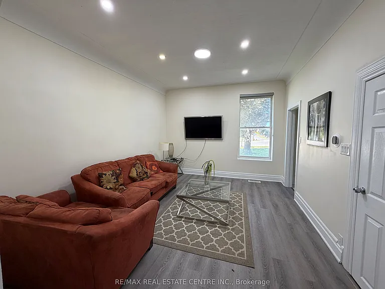 8 Brock St — Photo 8