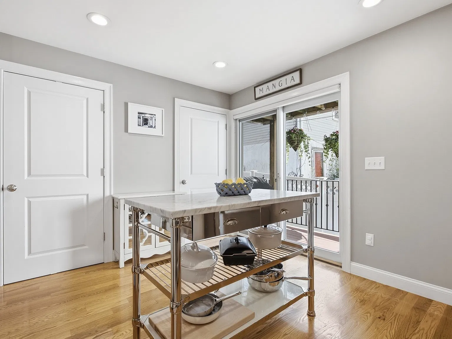 2 bed, 1.5 bath, 1005 sqft, $4,000 — Photo 4