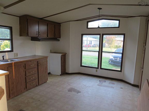 2nd image of 601 Michael St
