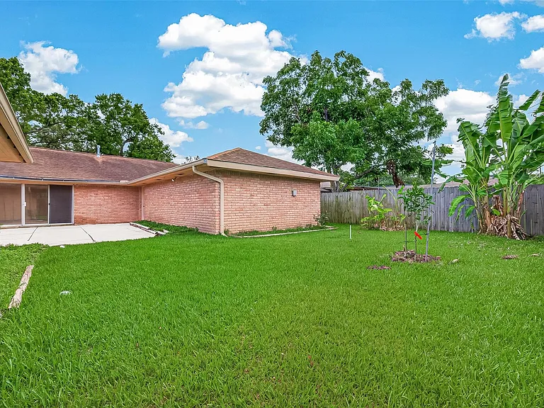 4002 Mischire Dr — Photo 48