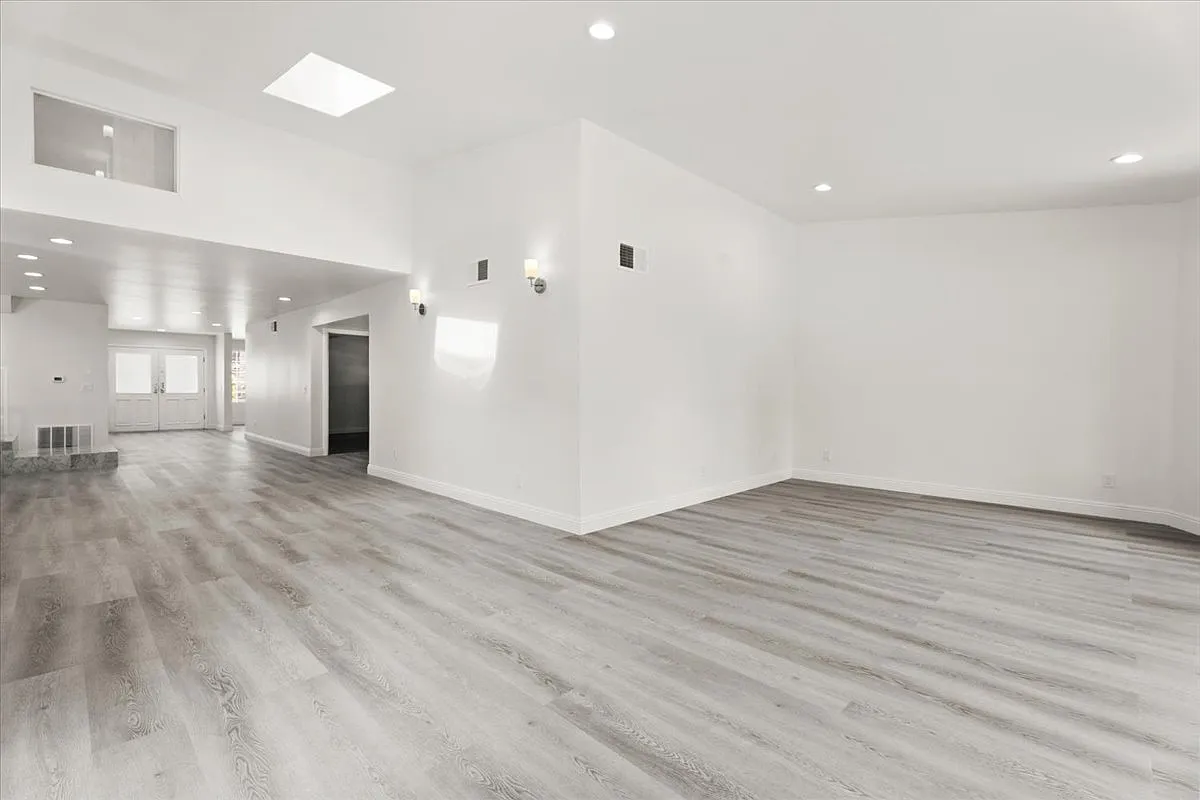 4 bed, 2324 sqft, $7,500 — Photo 4