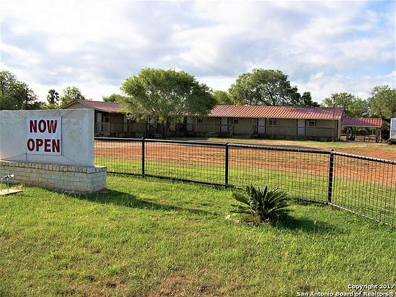 2nd image of 450 Lagunillas Ave