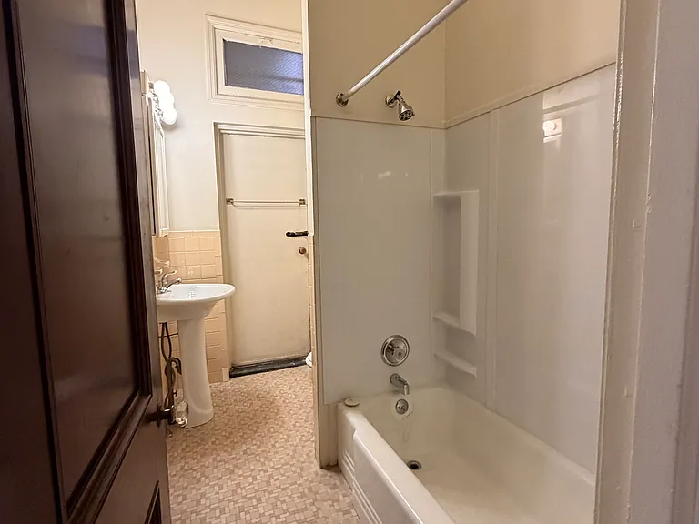 2035 Walnut St #2F — Photo 9