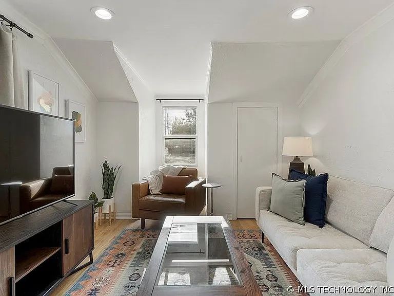 1204 S Zunis Ave #2 — Photo 7