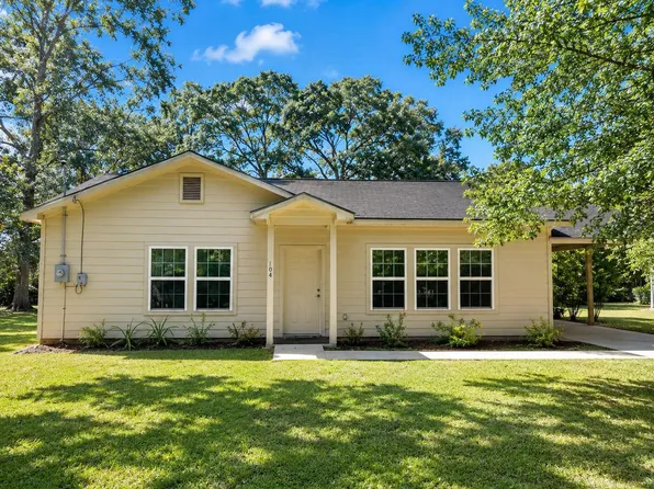 104 Gary Ln, Silsbee, TX 77656