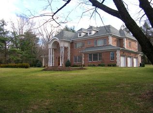 160 Harbor Acres Rd, Port Washington, NY 11050