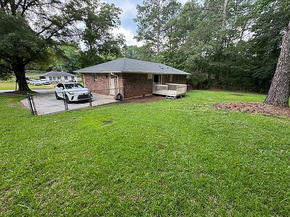 Overview of part of yard