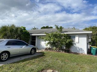 687 110th Ave N, Naples, FL 34108