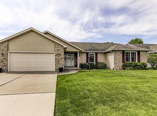 314 Snider Ln, Chatham, IL 62629