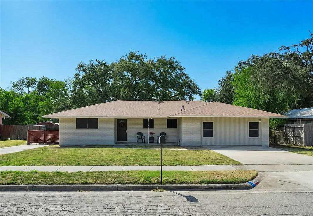 4 bed, 3.0 bath, 1668 sqft, $2,500 — Photo 1