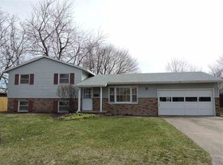 907 Jamie Ln, Macomb, IL 61455