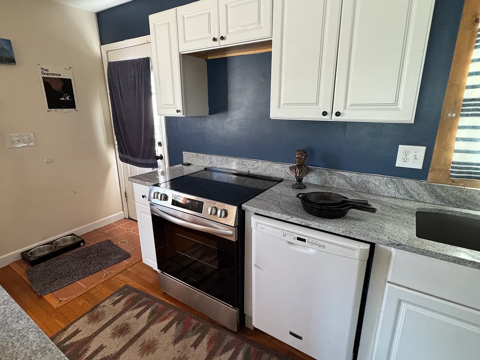3 bed, 1233 sqft, $1,950 — Photo 3