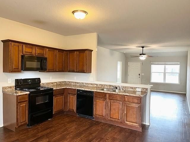 1st image of 864 NW Evans Cir