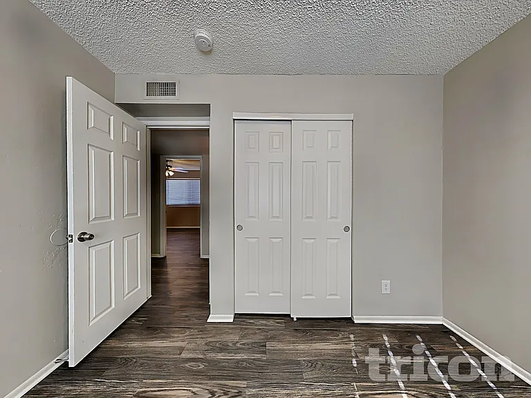 7805 W Cora Ln — Photo 10