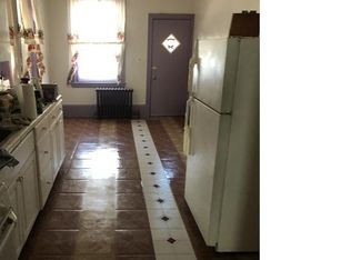 945 4th St, Camden, NJ 08103