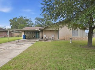 1000 Austin St, George West, TX 78022